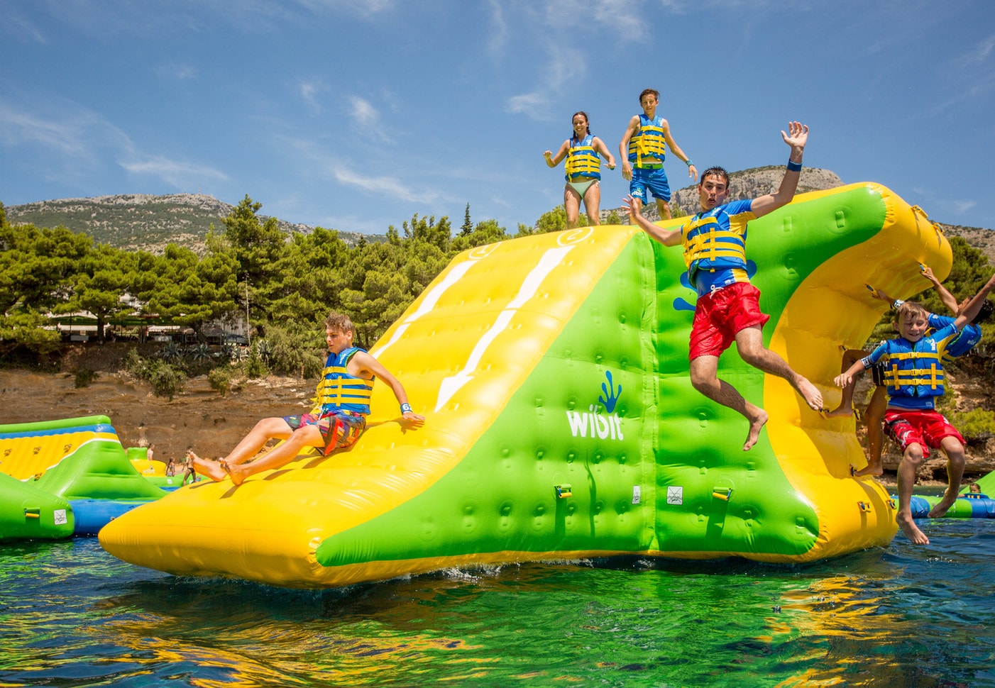 The Wave, water slide on Lake Serre-Ponçon